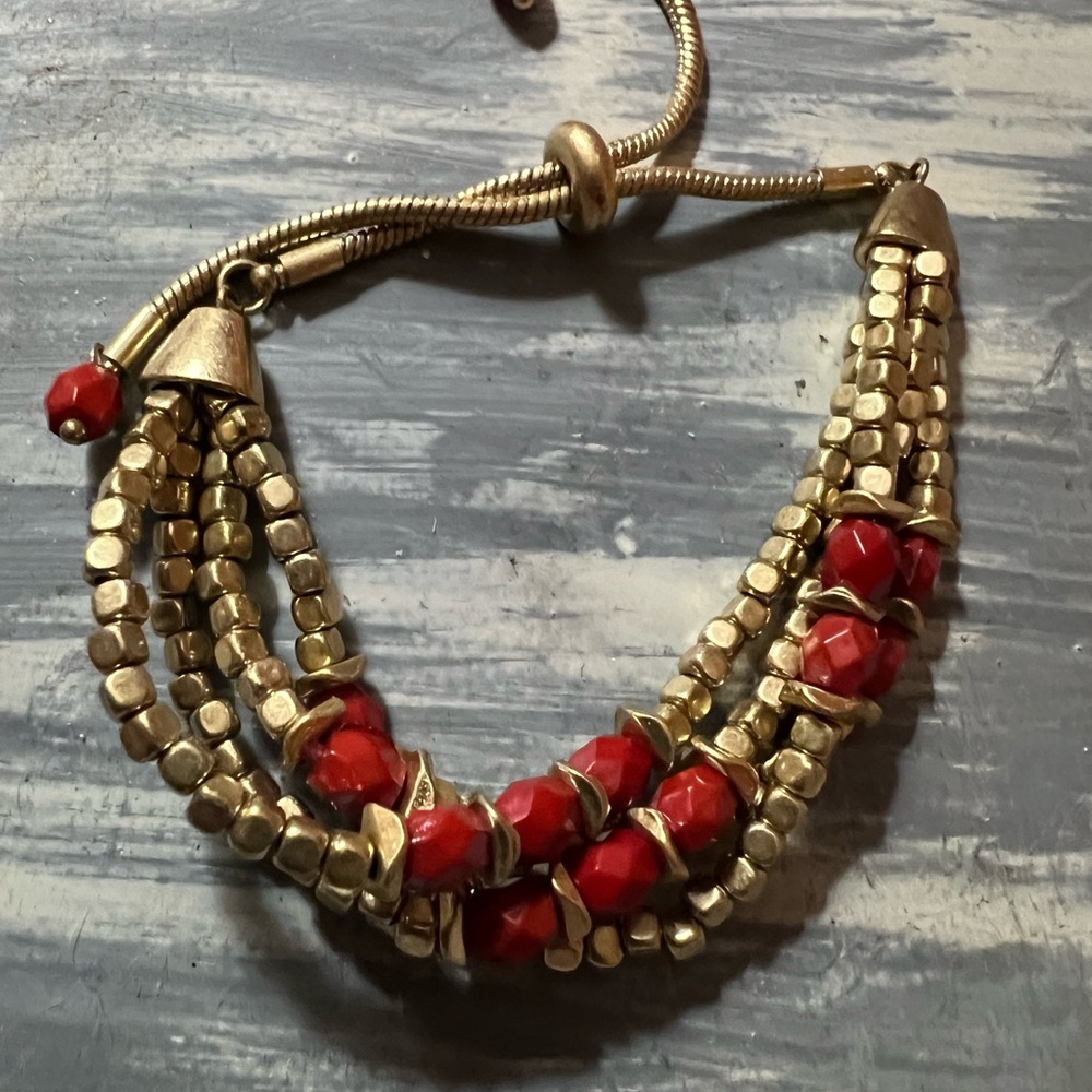 Chic Gold and Red Beaded Bracelet